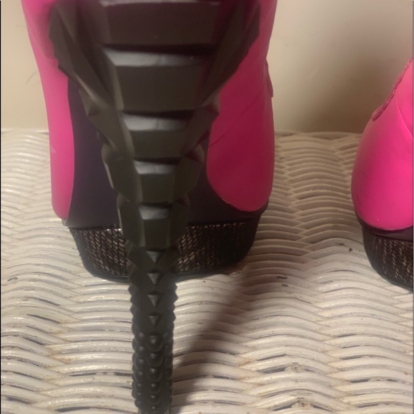 Pumps - Picture 3 of 4